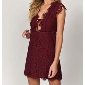 🌻TOBI Burgundy Lace Shift Dress